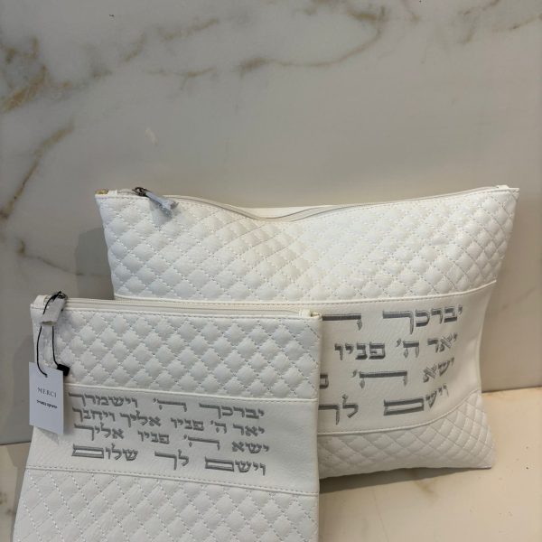 כיסוי טלית תפילין דמוי עור לבן עם ברכת "יברכך ה' "