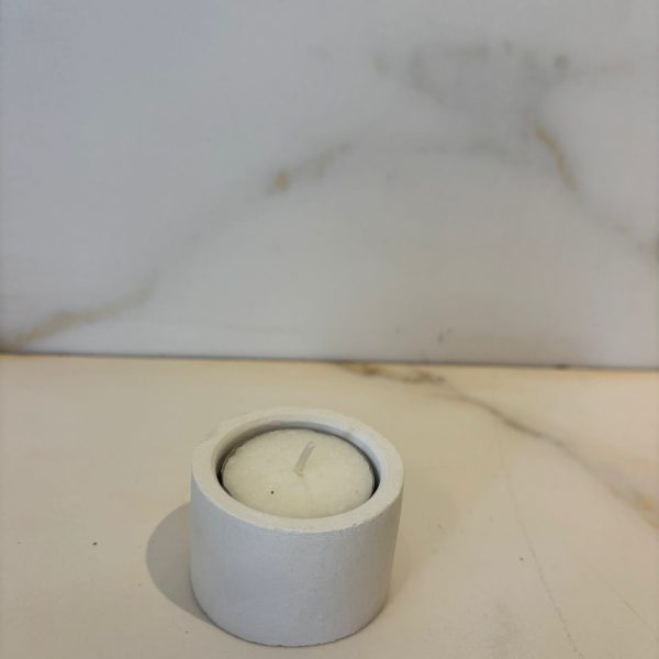 פמוט קטן מבטון צבע שמנת